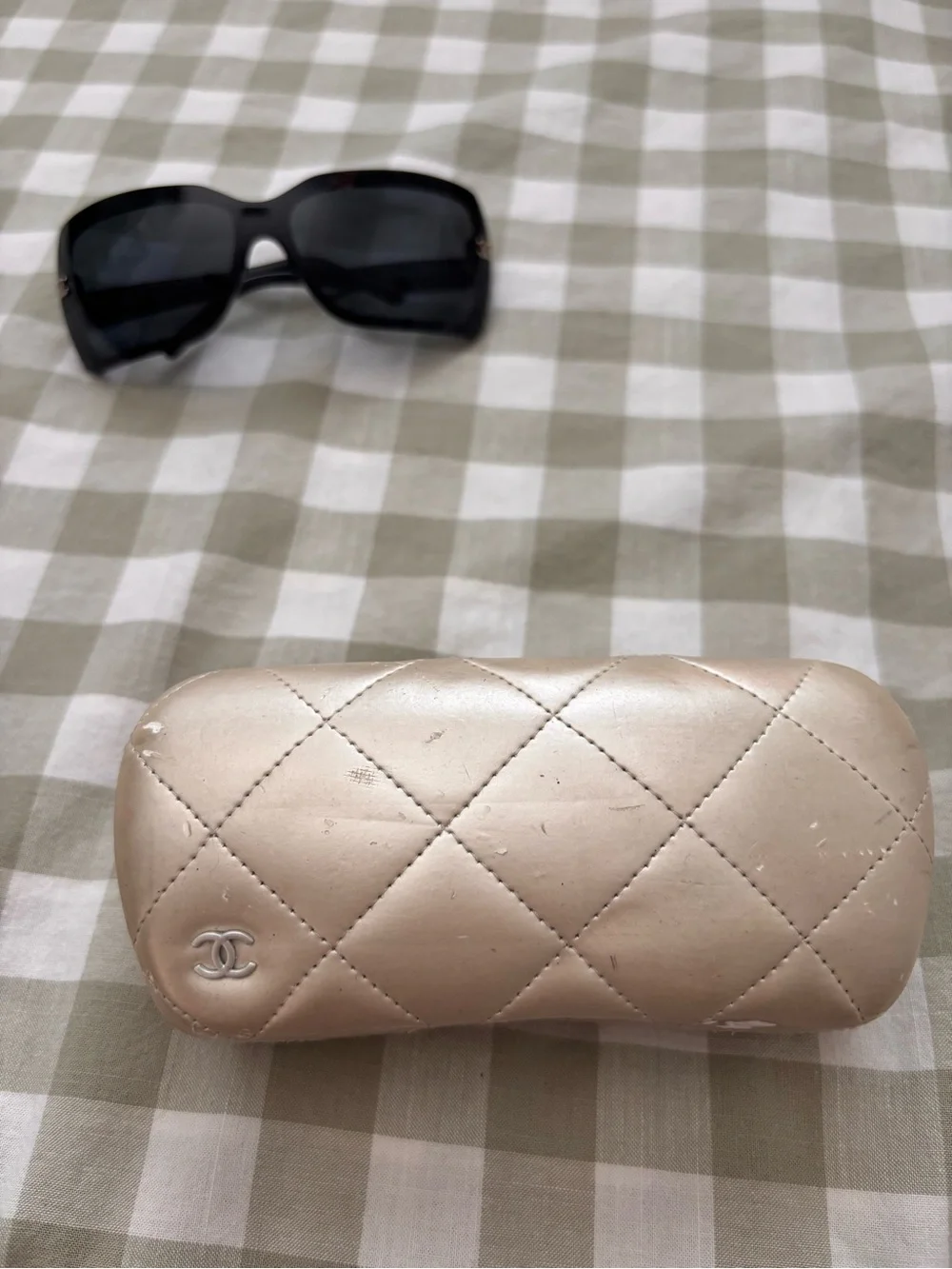 CHANEL bold oversized
